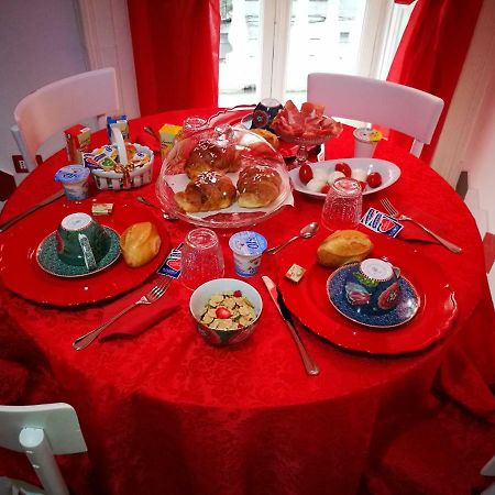 B&B Resta Cu Mme Наполи Екстериор снимка