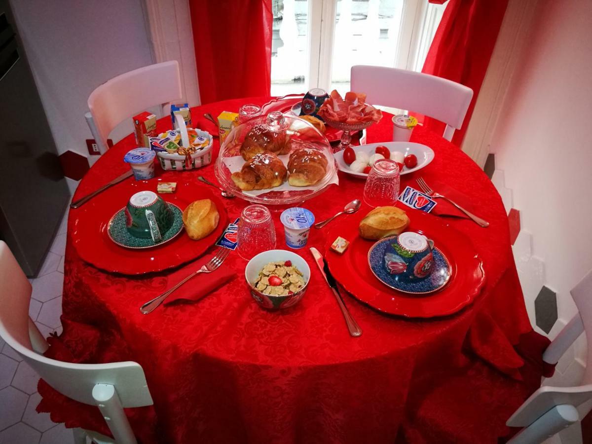 B&B Resta Cu Mme Наполи Екстериор снимка