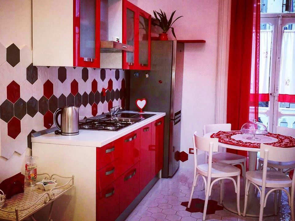 B&B Resta Cu Mme Наполи Екстериор снимка