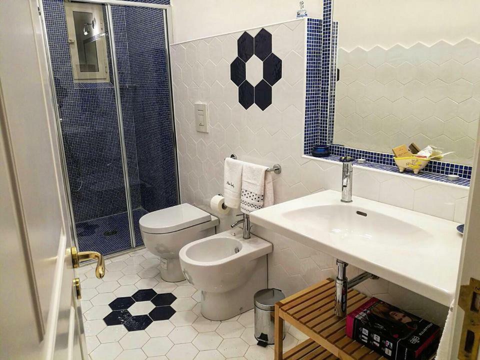 B&B Resta Cu Mme Наполи Екстериор снимка